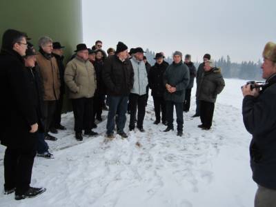 Besichtigung Windkraftanlage Gnannenweiler - Bei eisigen Temperaturen Diskussion über Windenergie.