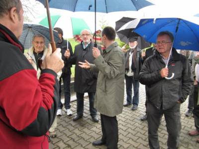 Besuch Klranlage Mergelstetten - Tiefbauamtsleiter Gerhard Horlacher führt die Gäste durch die moderne und leistungsfähige Kläranlage Mergelstetten